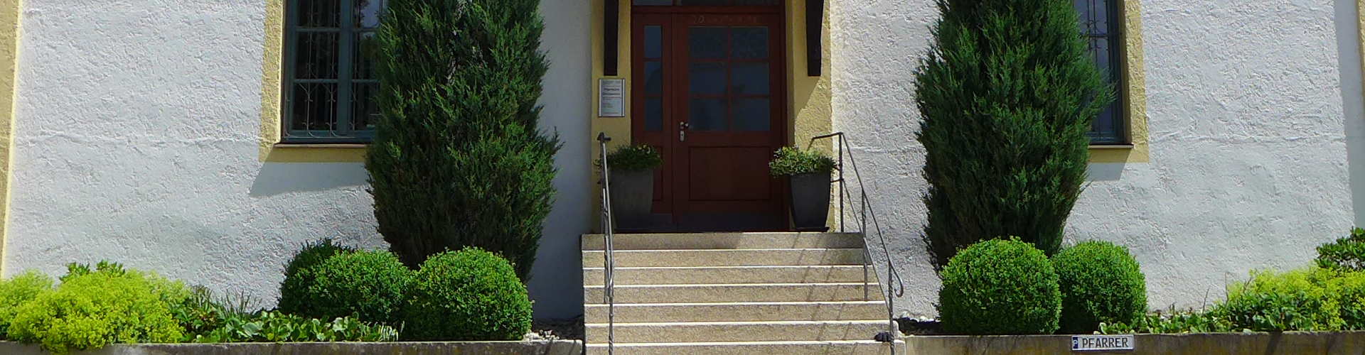 Eingang zum Kath. Pfarrhaus in Velden