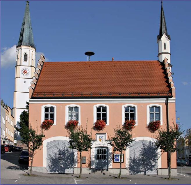 Altes Rathaus - Die Bücherei befindet sich in den oberen Stockwerken