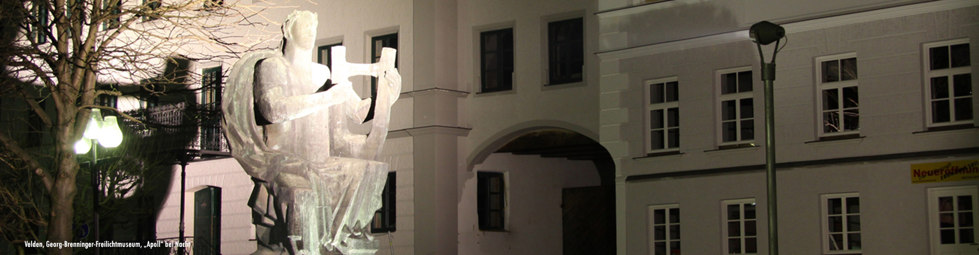 Georg-Brenninger-Freilichtmuseum, "Apoll" in Velden bei Nacht
